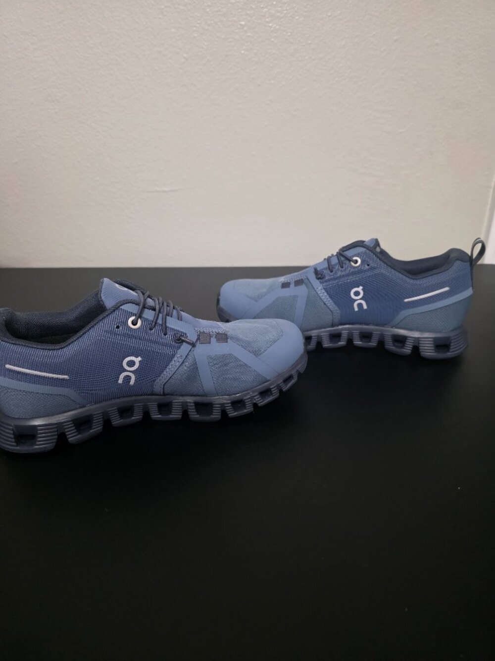 On Cloud Women's Cloud 5 Waterproof Running Sneakers Metal/Navy, Size 5.5W - Picture 6 of 8